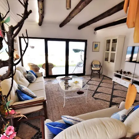 Villa Beachfront Surf With Pool *