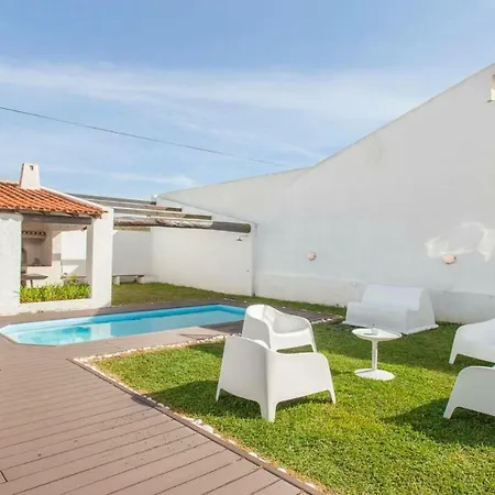 Beachfront Surf With Pool